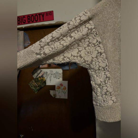 Laced Cropped sweater - Picture 1 of 3